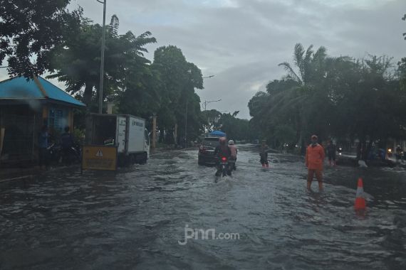 Banjir di Jakarta, 35 RW Masih Terendam Hingga Senin Ini - JPNN.COM