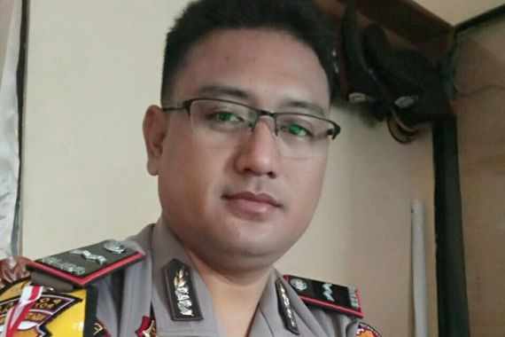 Hot, Foto Pak Kades dengan Sekretarisnya Tersebar, Tanpa Baju di Dalam Kamar - JPNN.COM