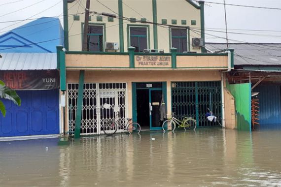 Biasanya Sekali Setahun Banjir Rendam Klinik Milik Dokter Timnas Indonesia, Kini 3 Kali 1 Bulan - JPNN.COM