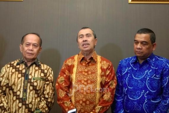 Gubernur Riau Syamsuar tak Masalah dengan RUU Cipta Kerja - JPNN.COM