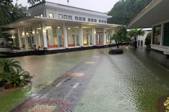 Istana Kepresidenan Kebanjiran, Nih Fotonya - JPNN.COM