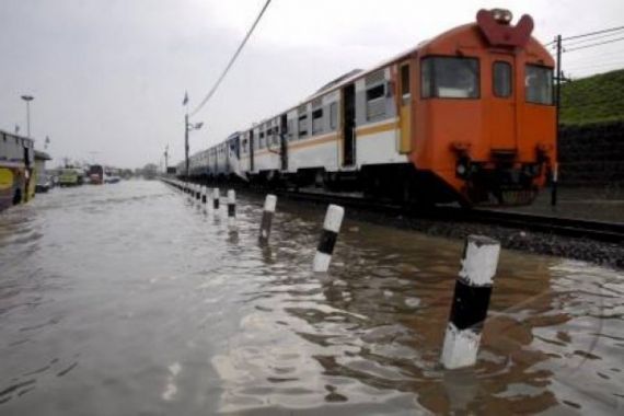 Informasi Sangat Penting Terkait Banjir dan Perjalanan KRL - JPNN.COM