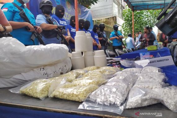 Pabrik Narkoba di Bandung Memproduksi Pil Mengandung Carisoprodol, Apa Itu? - JPNN.COM