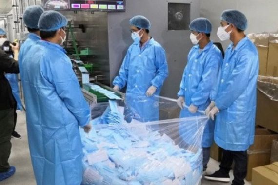Supercepat, Pabrik di Tiongkok Ini Produksi 1.000 Masker per Menit - JPNN.COM
