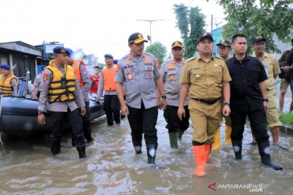 Pak Kapolda Metro Jaya Apresiasi Langkah Cepat Pemkot Tangerang Menangani Banjir - JPNN.COM