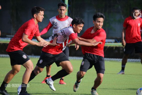 Bali United akan Denda Pemain yang Melanggar Aturan Berat Badan - JPNN.COM
