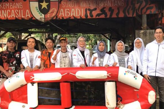 Bamsoet Berikan Bantuan Perahu Karet untuk Evakuasi Korban Banjir - JPNN.COM