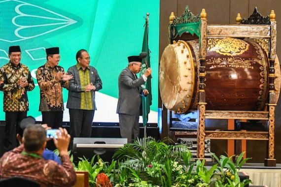 Menpora Mendampingi Wapres Ma'ruf Amin Buka Kongres Umat Islam Indonesia VII - JPNN.COM