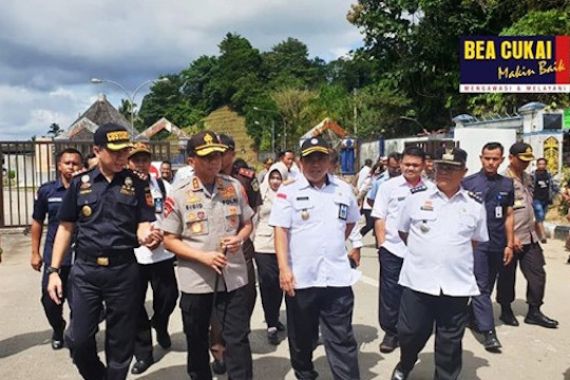 Sinergi Bea Cukai Bersama Kepolisian Awasi Perbatasan Darat dan Laut - JPNN.COM