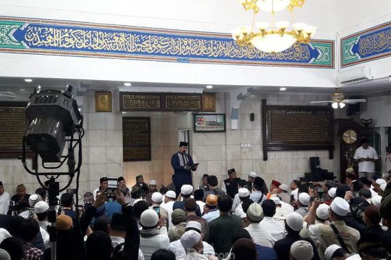 Anies: Masjid Paling Banyak Gunakan Air, Sisa Wudu Harus Dikembalikan ke Tanah - JPNN.COM