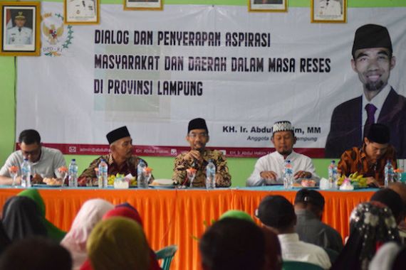 Senator Lampung Abdul Hakim Siap Dalami Implementasi Dana Desa - JPNN.COM