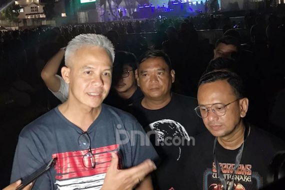 Ganjar Pranowo Bawa Istri Tonton Aksi Whitesnake di JogjaROCKarta 2020 - JPNN.COM