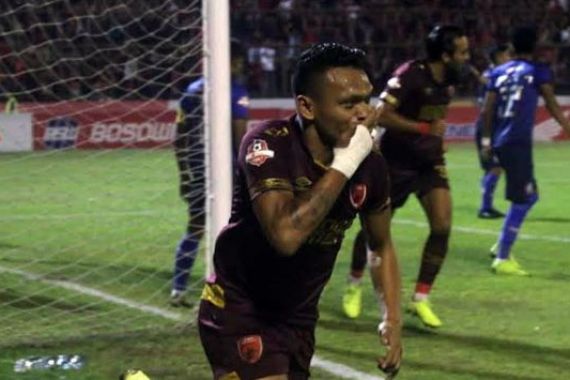 Gol Indah Ferdinand Sinaga Bawa PSM Menang Atas PSS Sleman - JPNN.COM