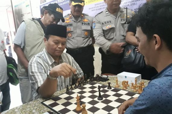 Saking Hobi Sama Catur, Ustaz HNW pun Bikin Turnamen di Jakarta Selatan - JPNN.COM