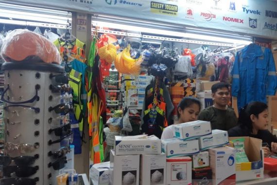 Warga Depok Positif Corona, Pedagang Masker di Jakarta Langsung Pasang Harga Tinggi - JPNN.COM