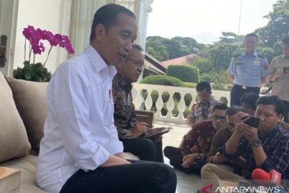 Jokowi Sebut Persediaan Masker 50 Juta - JPNN.COM