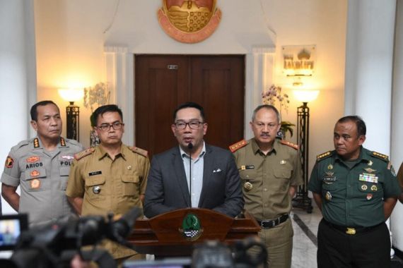 Ridwan Kamil Akan Menindak Tegas Penimbun Masker - JPNN.COM