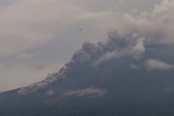 Gunung Semeru Erupsi, Begini Penjelasan BNPB - JPNN.COM