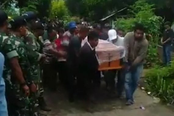 Pemakaman Enam Korban Perang Tanding di Adonara Dijaga Ketat Personel TNI-Polri - JPNN.COM
