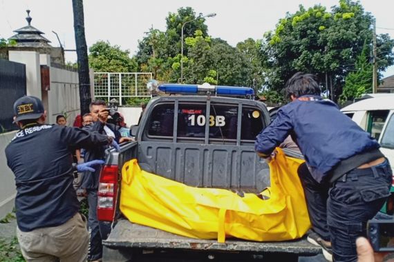 Mayat Wanita di Selokan Depan Hotel, Penuh Luka Sayatan, Tanpa Baju - JPNN.COM