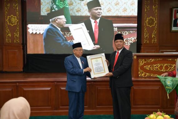 Kiai Ma'ruf Diberi Gelar Bapak Ekonomi Syariah Indonesia - JPNN.COM