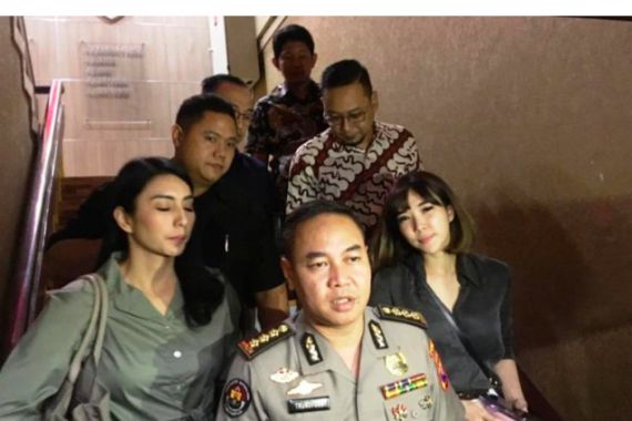 3 Berita Artis Terheboh: Gisel Diperiksa Polisi, Arumi Bachsin Titip Pesan - JPNN.COM