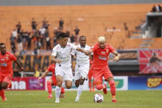 10 Pemain Persipura Bertekuk Lutut di Kandang Borneo FC - JPNN.COM