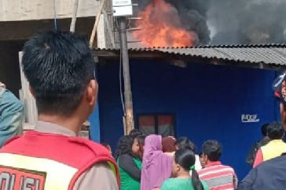 Detik-detik 94 Motor Terbakar di Parkiran Dayeuhkolot Bandung - JPNN.COM