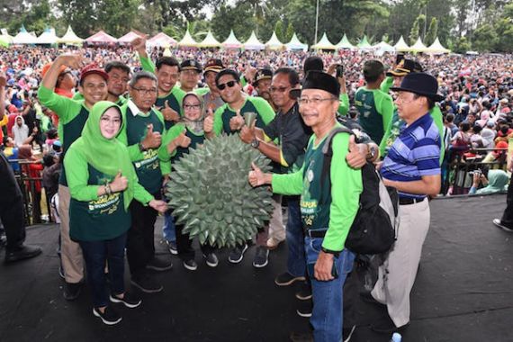 Mendes PDTT Menghadiri Acara Kenduren Durian Wonosalam Tahun 2020 - JPNN.COM