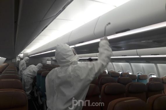 GMF Wajibkan Petugas Desinfeksi Pesawat Gunakan Alat Pelindung Khusus - JPNN.COM