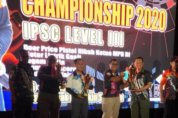 Wagub AAL Juara 1 Lomba Tembak Piala Ketua MPR RI 2020 - JPNN.COM