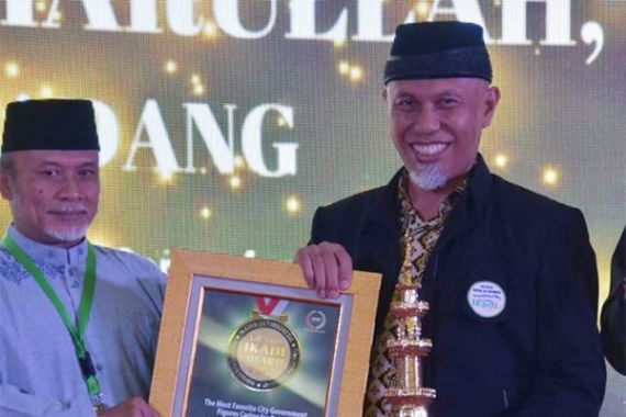 Mahyeldi Ansharullah Hingga Anies Baswedan Dapat Penghargaan Luar Biasa - JPNN.COM