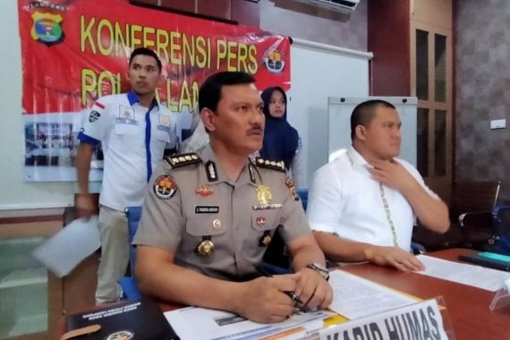 Ibu Rumah Tangga Ditangkap Polisi Gara-gara Corona - JPNN.COM