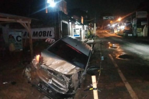 Mobil Tabrak Motor di Lingkar Selatan Serang, 1 Orang Tewas, 3 Luka-luka - JPNN.COM