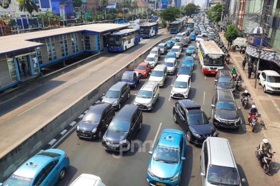 Ganjil Genap di Jakarta Diberlakukan Kembali Mulai Besok - JPNN.COM