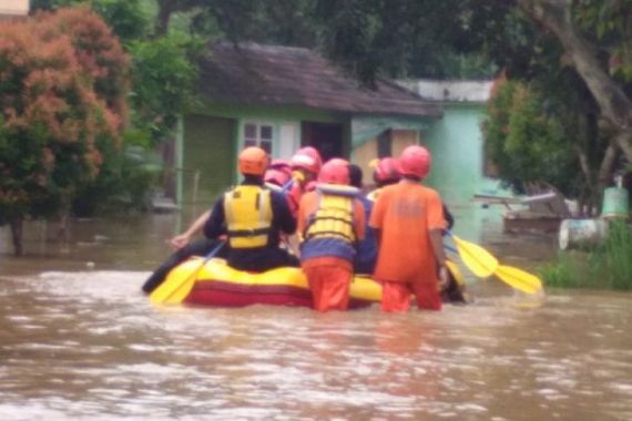 Ratusan Rumah di Depok Terendam Banjir, Padahal Tak Turun Hujan - JPNN.COM