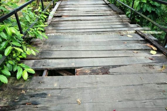 Balita Terjatuh dari Jembatan Setinggi Delapan Meter, Begini Kondisi Terkini - JPNN.COM