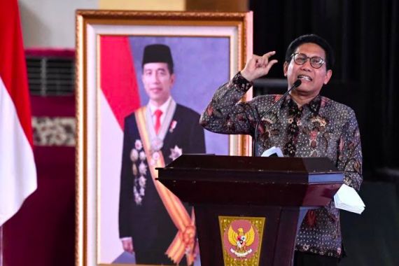 Presiden Jokowi Instruksikan Mendes PDTT Kawal Padat Karya Tunai Dana Desa - JPNN.COM