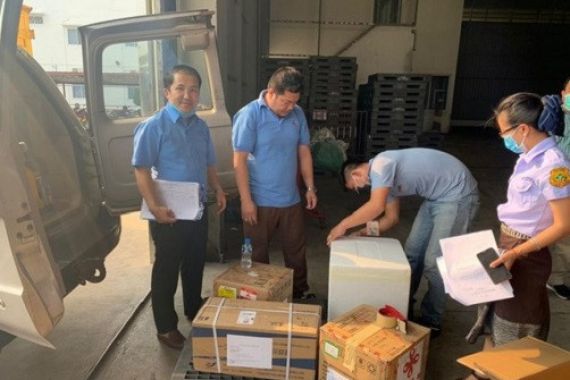 Balas Kebaikan Laos, Tiongkok Kirim Bantuan Alat Tes Virus Corona - JPNN.COM
