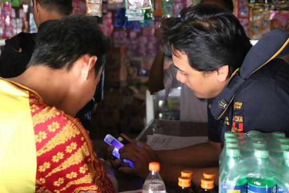 Bea Cukai di Berbagai Daerah Gencar Memberantas Barang Ilegal - JPNN.COM