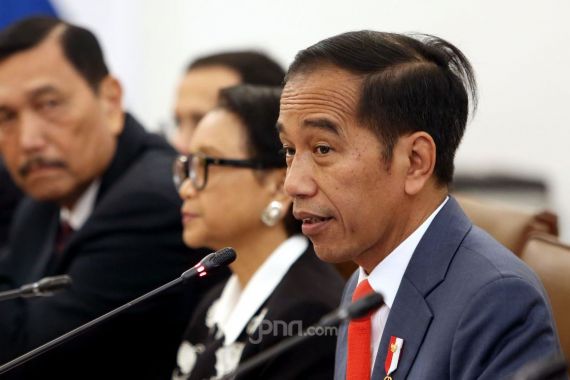 Jokowi Perintahkan Menkes-Gugus Tugas Covid-19 Membantu Jatim, Segera - JPNN.COM