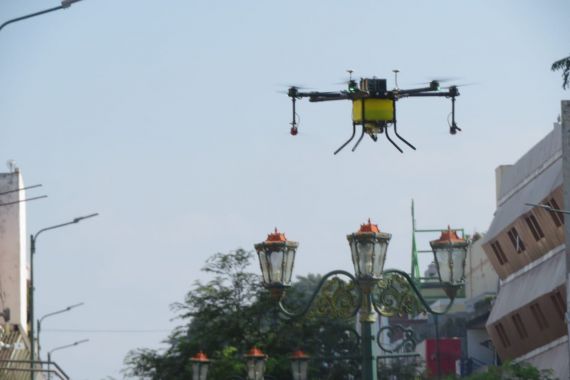 Drone Hexacopter Diterjunkan untuk Menyemprotkan Disinfektan - JPNN.COM