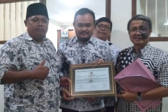 Pimpinan Forum Honorer Non-K2 Merasa Hancur Hatinya, Oh Pak Raden - JPNN.COM