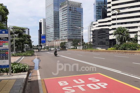 Akhir Pekan di Tengah Covid-19, Seperti Ini Kondisi Jalan Protokol di Jakarta - JPNN.COM