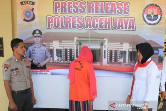 Muncikari Ini Ditangkap Polisi Saat Jajakan Wanita Muda yang Ketiga Secara Online - JPNN.COM