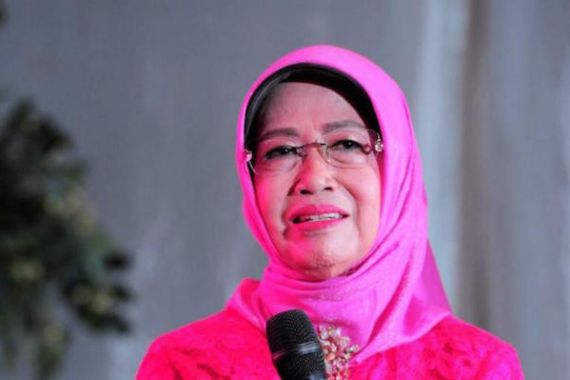 Gus Menteri Ajak Masyarakat Desa Berdoa untuk Ibunda Jokowi - JPNN.COM