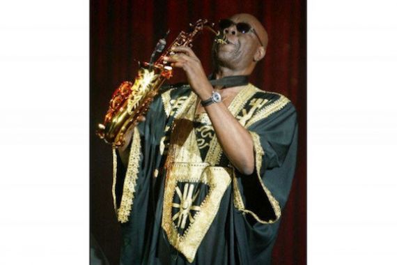 Musisi Legendaris Manu Dibango Meninggal Dunia karena Corona - JPNN.COM