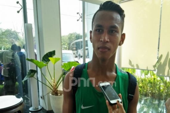 Osvaldo Haay Latihan Mandiri Sambil Menikmati Keindahan Alam Papua - JPNN.COM