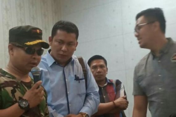Mayor TNI Gadungan Tak Berkutik Saat Didatangi Anggota Kodim, Lihat tuh Gayanya - JPNN.COM