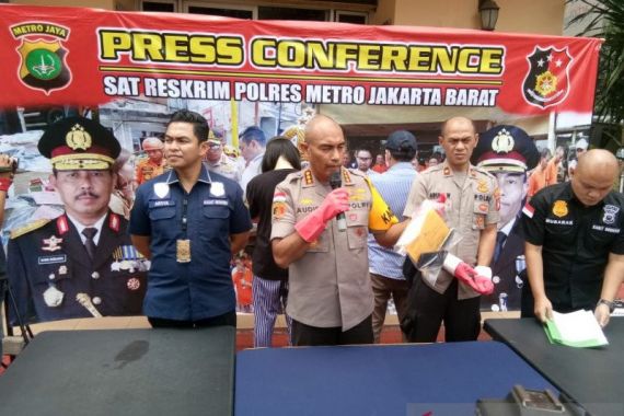 Sebar Hoaks Sekuriti Pingsan karena COVID-19, Dua Warga Tanjung Duren Ditangkap - JPNN.COM